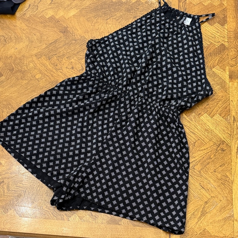 DIVIDED by H&M Black and White Geometric shorts romper